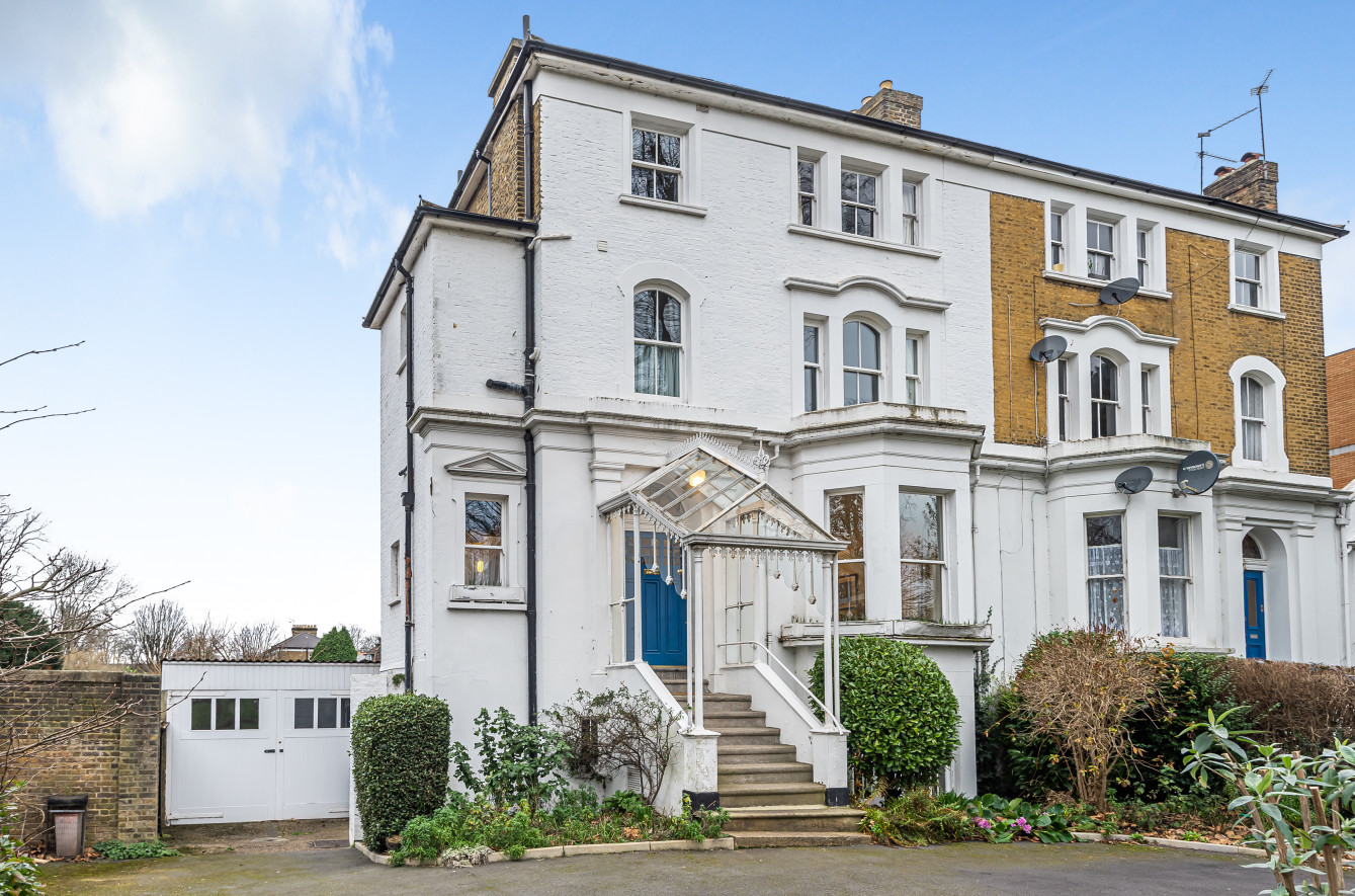 Iconic Ealing Common residence For Sale Grimshaw