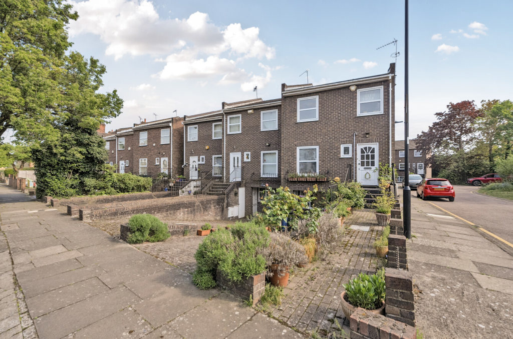 Crosslands Avenue, Ealing Common, W5