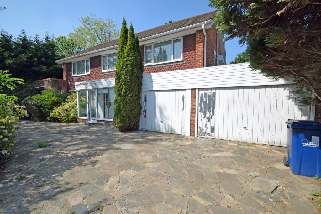 Crosslands Avenue, Ealing Common, W5