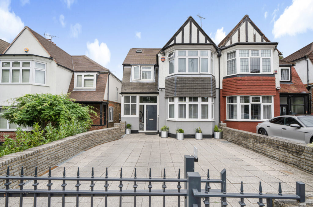 Kent Gardens, Ealing, W13