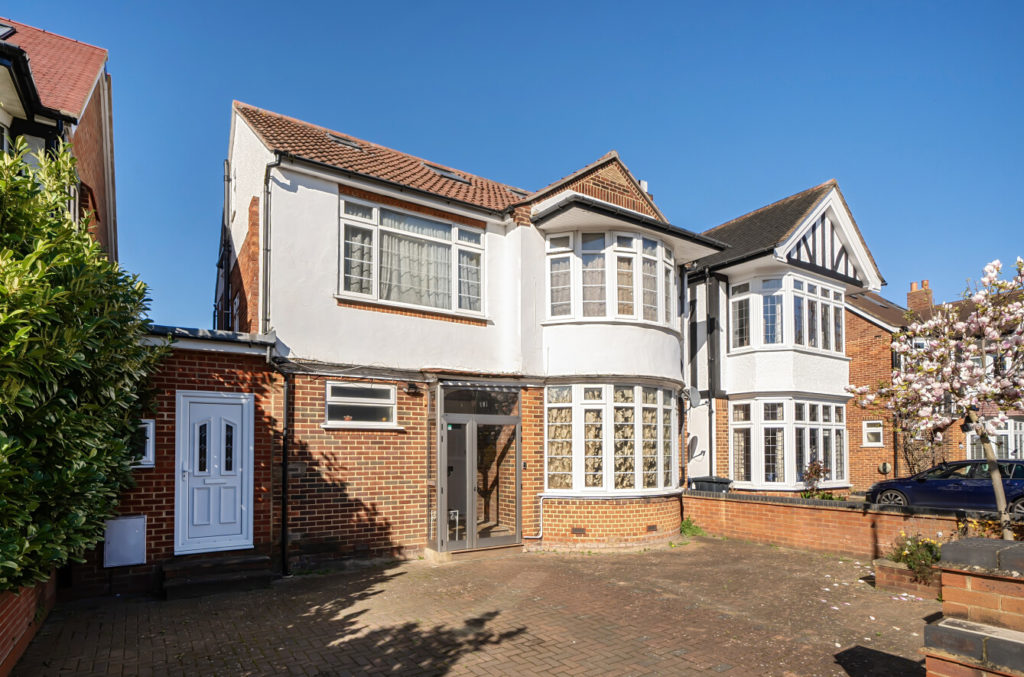 Baronsmede, Ealing, W5