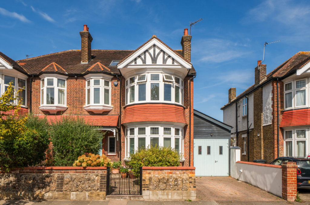 Kingsbridge Avenue, Acton, W3